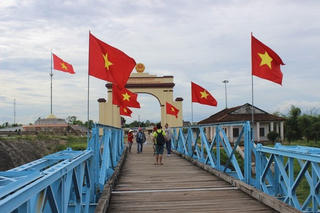 Cân nhắc phục dựng cột cờ và Đồn cảnh sát bờ Nam
