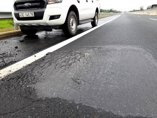 Cao tốc Đà Nẵng - Quảng Ngãi xuất hiện ổ gà: Kiểm điểm Tổng Giám đốc VEC