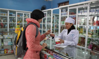 Người dân vô tư mua bán thuốc không đơn