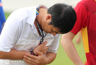 Hữu Thắng từ chức ngay sau trận thua Thái Lan