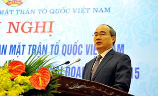 Chủ tịch UBTƯ MTTQ Việt Nam Nguyễn Thiện Nhân phát biểu tại Hội nghị biểu dương Chủ tịch UBMTTQ Việt Nam xã, phường, thị trấn tiêu biểu