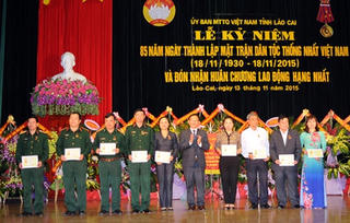 Khắp nơi chúc mừng ngày truyền thống Mặt trận