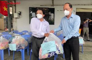 Lãnh đạo TP Hồ Chí Minh đến thăm, động viên tuyến đầu chống dịch Covid-19