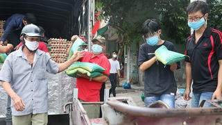 Chàng trai mang 7 tấn quà quê tặng người Gò Vấp