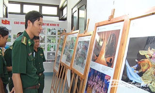 Thừa Thiên - Huế: Triển lãm ảnh cộng đồng ASEAN và quan hệ Việt Nam - Lào