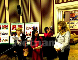 Triển lãm ảnh và hội thảo về Chủ tịch Hồ Chí Minh ở Bulgaria