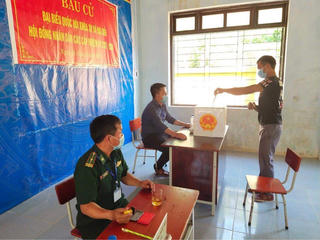 Quảng Bình: Đồng bào dân tộc ở các xã biên giới hào hứng đi bầu cử sớm