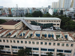 TP Hồ Chí Minh: Gió lốc phá hủy một trường trung học