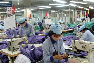 Dệt may khó cán đích