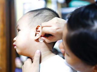 Cảnh giác với miếng dán chống say xe