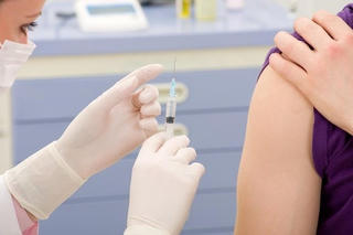 Tiêm vaccine ngừa sởi, Rubella cho người 16-17 tuổi