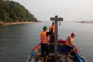Cứu 2 nữ sinh viên bị sóng biển cuốn, nam thanh niên tử vong