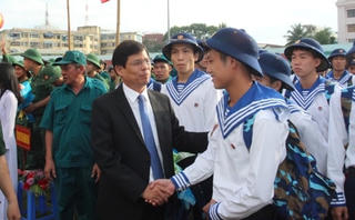 Thanh niên Khánh Hòa hăng hái lên đường nhập ngũ