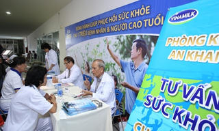 Vinamilk Sure Prevent đồng hành chăm sóc sức khỏe cho 4.000 người cao tuổi