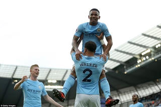 Manchester City thắng hủy diệt 7-2, Chelsea nếm 'trái đắng'