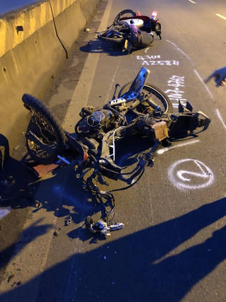 Ô tô bán tải tông nhiều xe máy, 3 người thương vong