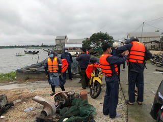 Thừa Thiên-Huế: Lật ghe khi đi bỏ lừ, vợ tử vong chồng mất tích