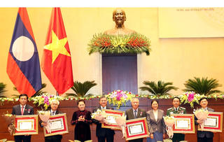 Để quan hệ hữu nghị ngày càng đơm hoa kết trái