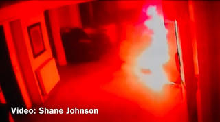 [VIDEO] Khoảnh khắc xe cân bằng phát nổ, gây hỏa hoạn nghiêm trọng