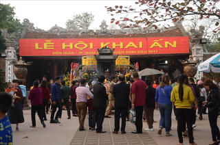 Lễ hội đền Trần 2017: Vẫn lo ngại ý thức của người tham gia