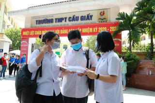 Chạy đua ôn thi chứng chỉ IELTS, học sinh ‘xem nhẹ’ các môn học khác?