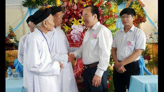 Phó Chủ tịch Ngô Sách Thực chúc mừng Đại lễ sinh nhật lần thứ 139 Đức Giáo tông Nguyễn Ngọc Tương