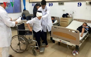 Sập sàn phòng học khiến 10 học sinh nhập viện