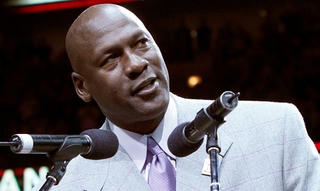 Michael Jordan kiếm nhiều tiền nhất lịch sử làng thể thao