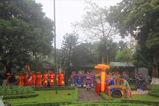 Dựng nêu đón Tết