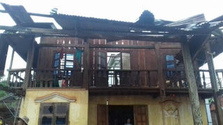 Lốc xoáy kinh hoàng ở Đắk Nông, hàng chục ngôi nhà bị đổ sập