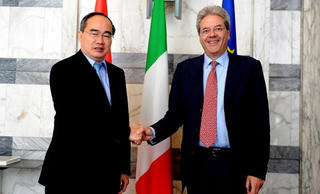 Chủ tịch UBTWMTTQ VN Nguyễn Thiện Nhân gặp Bộ trưởng ngoại giao Italia