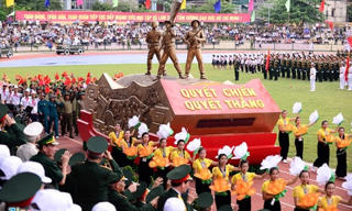 Về với Điện Biên