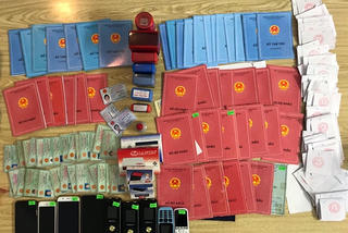 Đường dây làm giả hộ khẩu Hà Nội cực lớn đã bị bóc gỡ như thế nào?