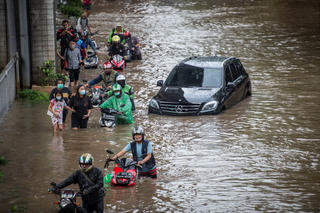 Lũ lụt nghiêm trọng tại Jakarta, hơn 1.000 người phải sơ tán