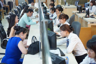 Ngân hàng cung cấp thông tin tài khoản cho ngành thuế: Làm sao để hài hòa lợi ích?