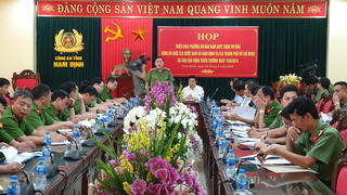 Bố trí 400 cán bộ chiến sỹ đảm bảo an ninh sân Thiên Trường sau sự cố pháo sáng