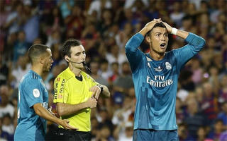 Ronaldo bị đuổi, Real vẫn đè bẹp Barca tại Nou Camp