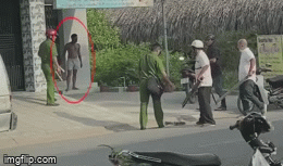 Thanh niên 'ngáo đá' dùng búa chém trúng đầu công an