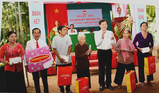 Tổng Thanh tra Chính phủ Lê Minh Khái dự ngày hội Đại đoàn kết ở Bến Tre