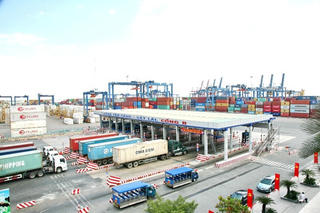 Bắt tạm giam cán bộ hải quan ​về vụ 213 container ‘biến mất’