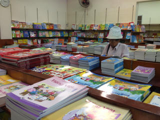 Phát hành sách giáo khoa: Tránh độc quyền, khép kín