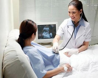 Chế độ thai sản đối với người sinh con ở nước ngoài thế nào?