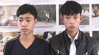 Học sinh đâm chết người ngay cổng trường