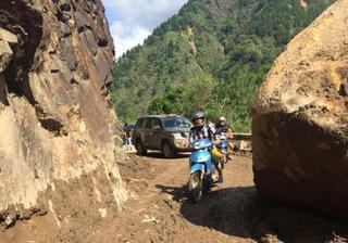 Cấm phương tiện tổng trọng lượng trên 8 tấn lên huyện Trạm Tấu