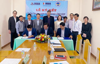  VKBIA ký kết hợp tác toàn diện với địa phương YongSan (Hàn Quốc)   