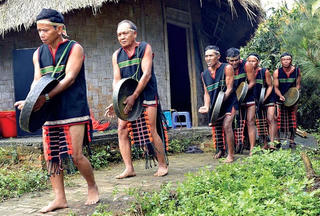 Trang phục truyền thống M’nông