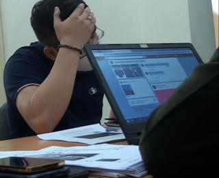 Phạt chủ Facebook Đ.N.Q. vì đăng cả trăm tin bài thất thiệt về Covid-19