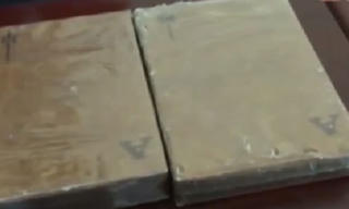 Lai Châu: Bắt 2 đối tượng vận chuyển 1 bánh heroin đi tiêu thụ