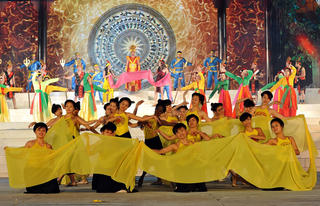 Tìm chỗ đứng chuyên nghiệp cho múa minh hoạ