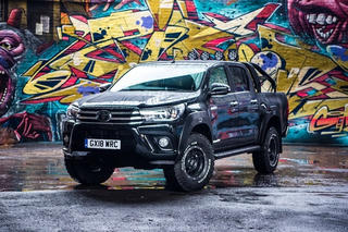Hình ảnh chi tiết Toyota HiLux Invincible 50 phiên bản đặc biệt